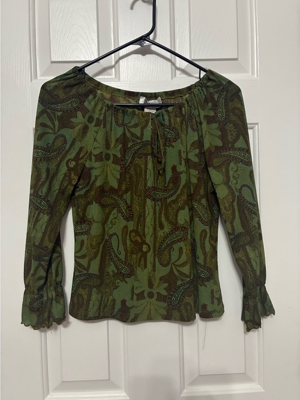 Green paisley print top